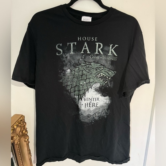 B. Game of thrones House Stark graphic tee size L - Picture 1 of 3